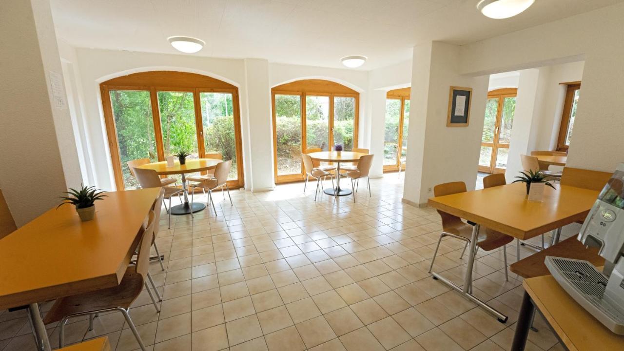 Delemont Youth Hostel Екстер'єр фото